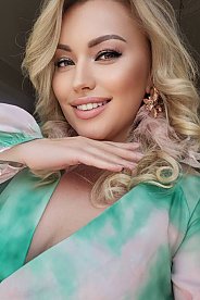 Lina Milan 1945295