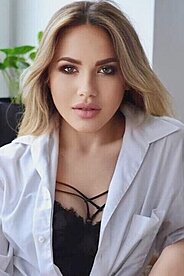 Alexandra Kharkov 976076